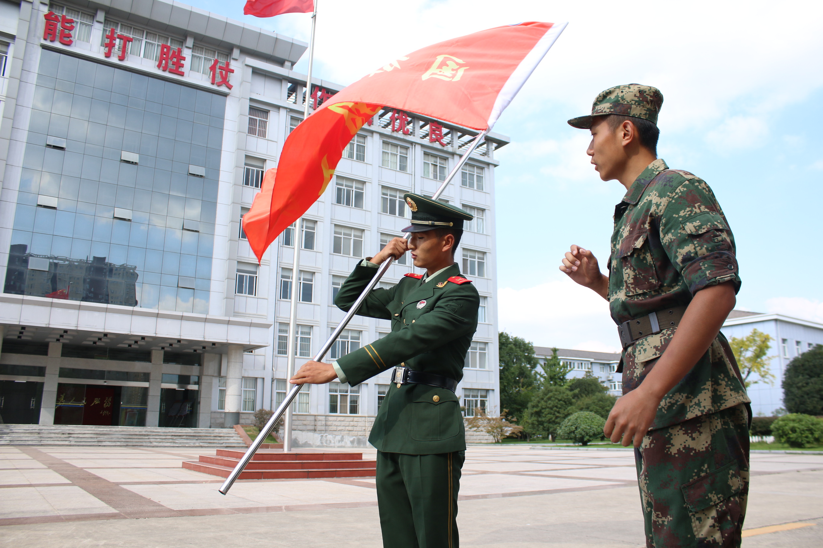 武警护卫队图片